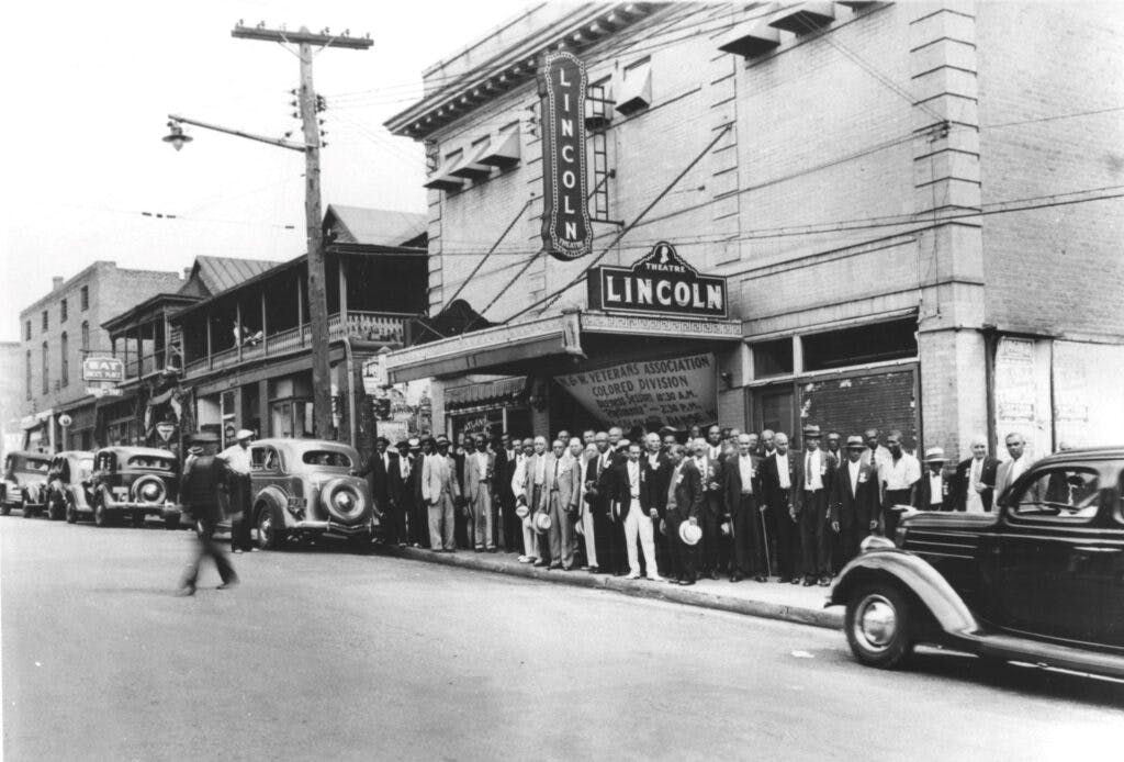 Photo of the Lincoln Theater while it was still in business
